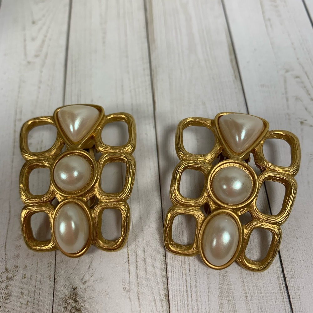 Vtg Avon Clip Earrings Antique Gold and Pearl 1.5”